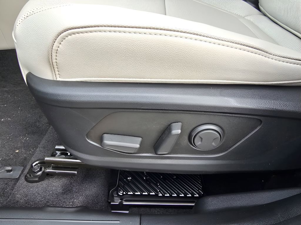 New 2026 Hyundai Tucson Limited image 16