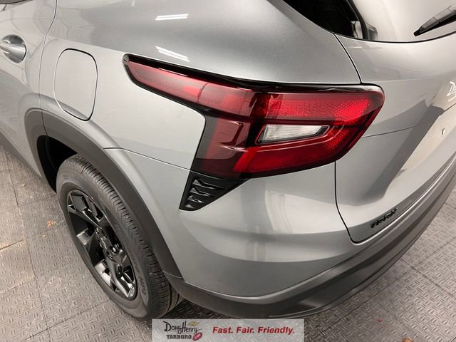 New 2026 Chevrolet Trax LT w/ Midnight Edition FWD image 14