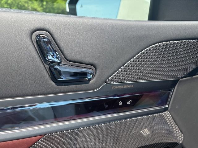 Used 2025 BMW 740i xDrive image 10