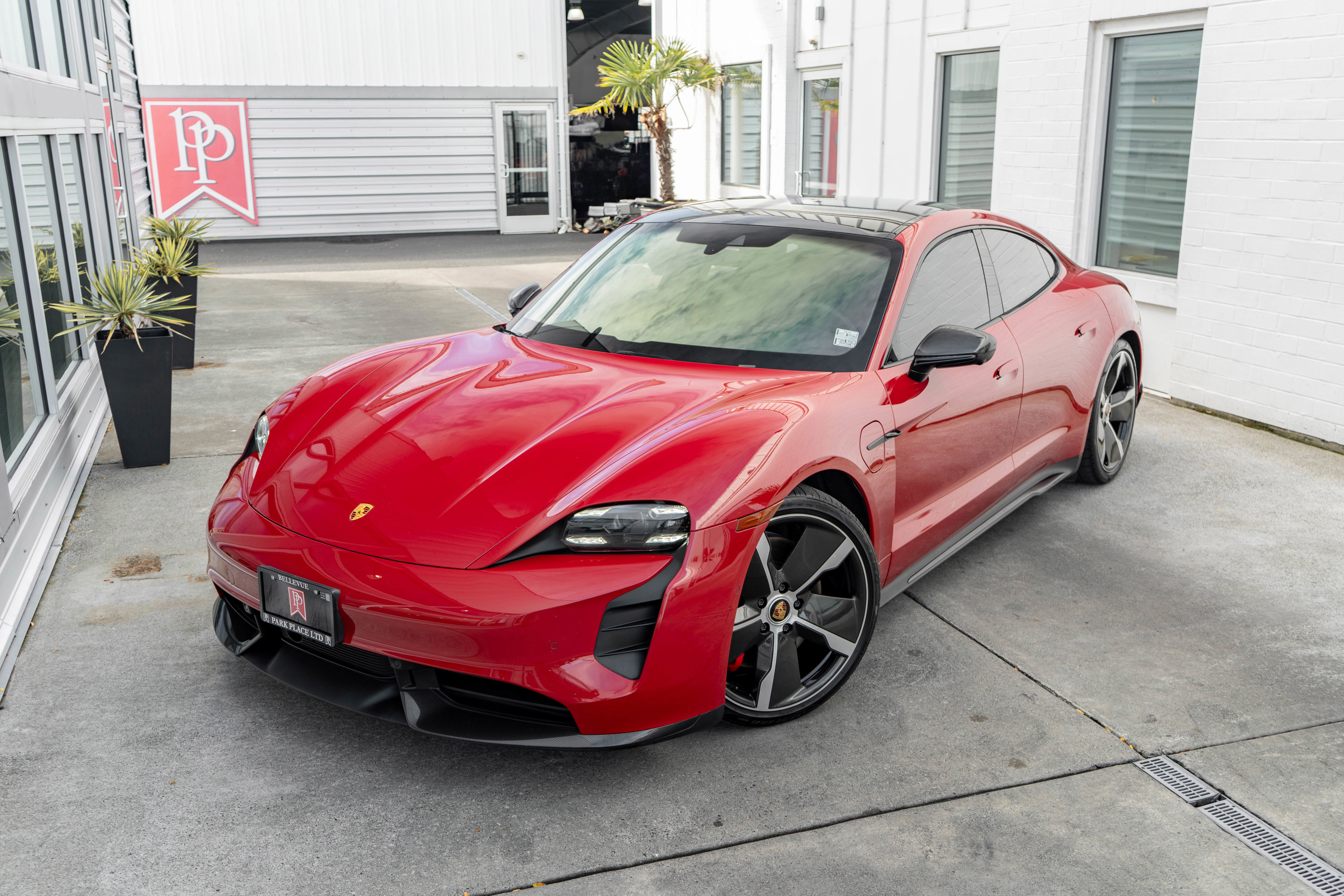 Used 2023 Porsche Taycan GTS image 3