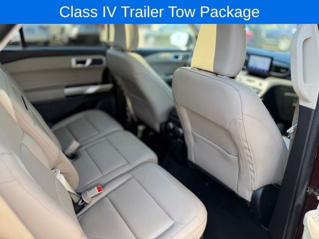Used 2023 Ford Explorer XLT w/ Equipment Group 202A AWD/4WD image 13