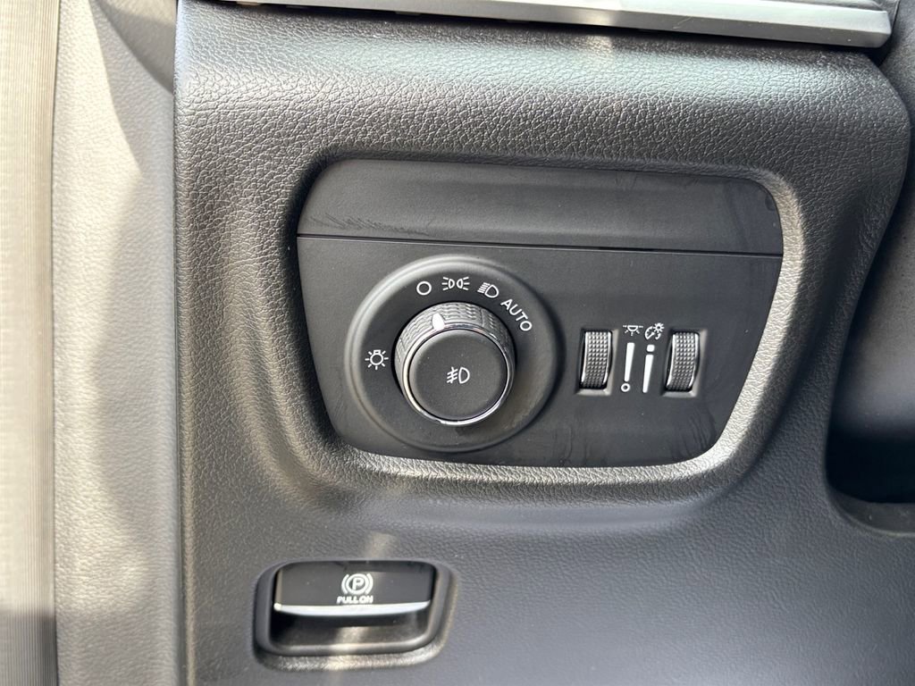 Used 2022 Jeep Grand Cherokee L Limited w/ Luxury Tech Group II RWD image 31