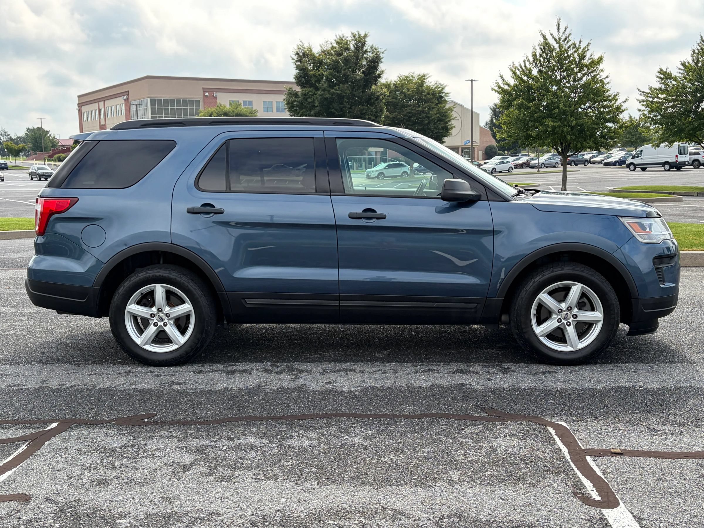 Used 2019 Ford Explorer 4WD w/ Class III Trailer Tow Package image 5