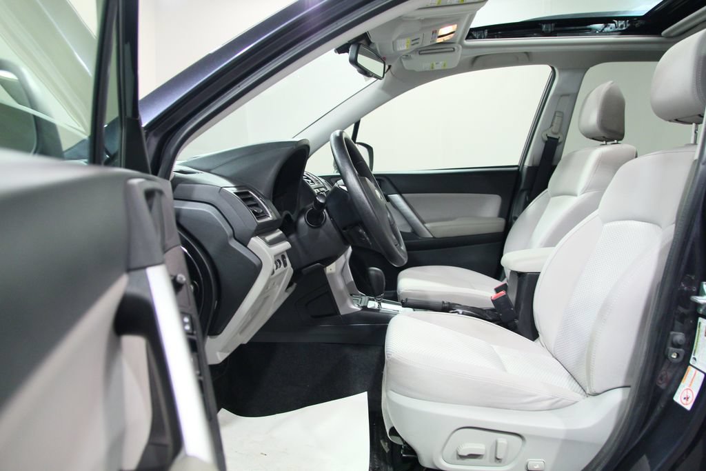 Used 2016 Subaru Forester 2.5i Premium AWD/4WD image 4