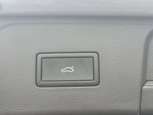 Certified 2025 Volkswagen Atlas Peak Edition SE AWD/4WD image 37