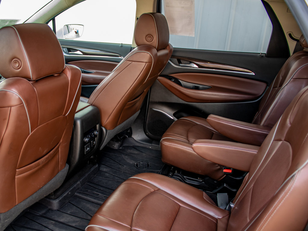 Used 2018 Buick Enclave Avenir w/ Avenir Technology Package AWD/4WD image 28