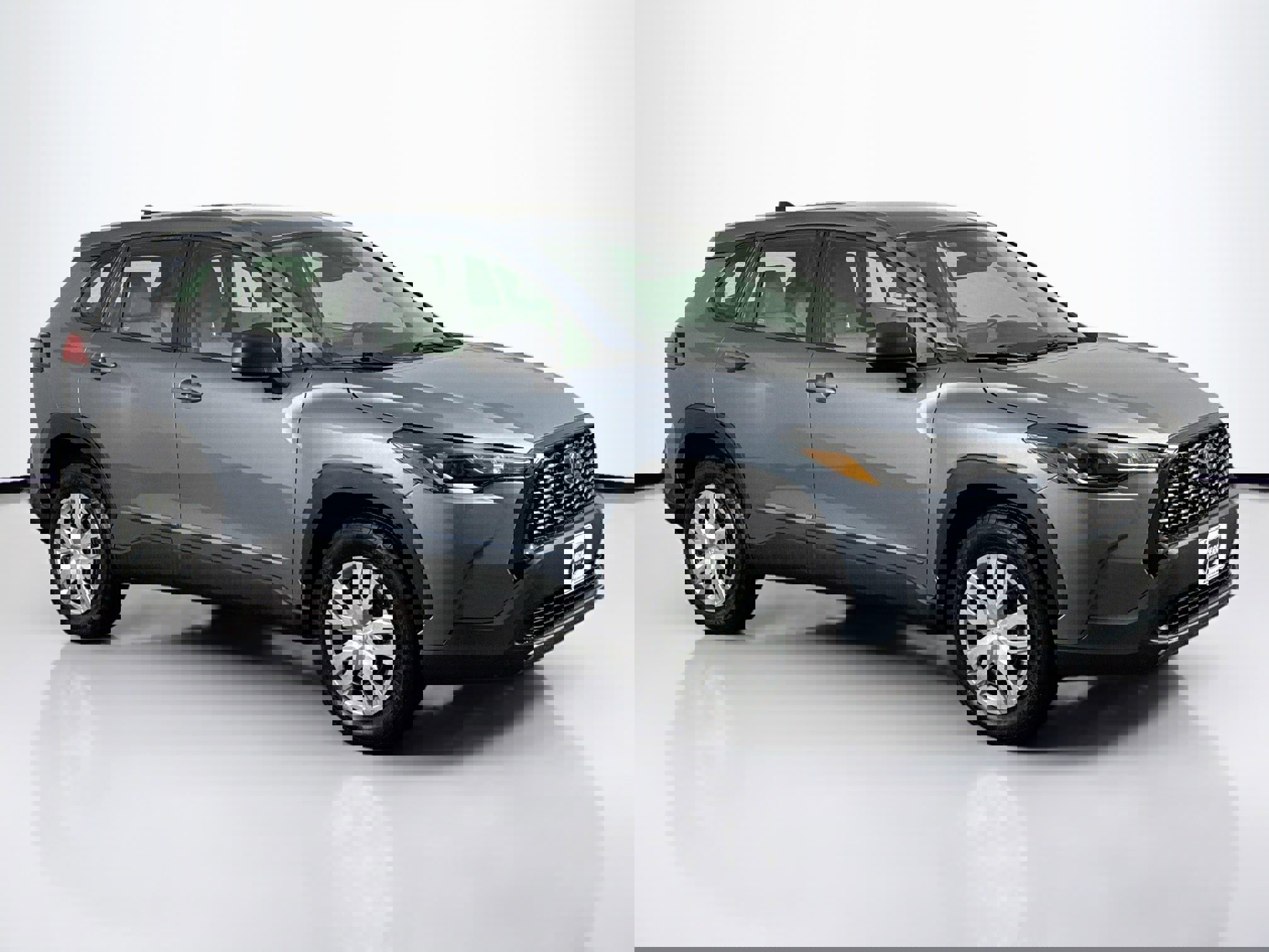 Used 2024 Toyota Corolla Cross L image 2