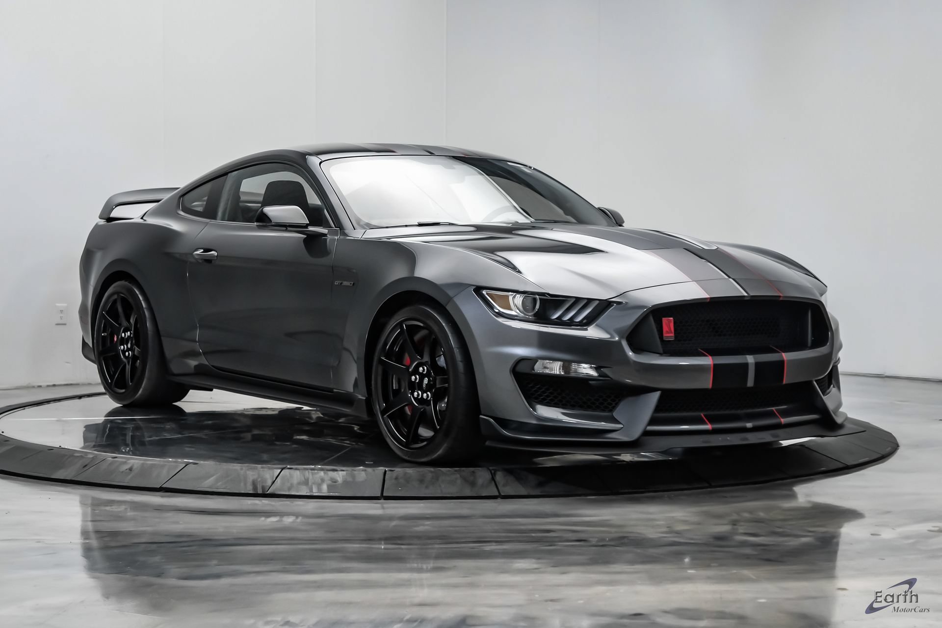 Used 2020 Ford Mustang Shelby GT350R w/ GT350R Equipment Group 920A RWD image 24