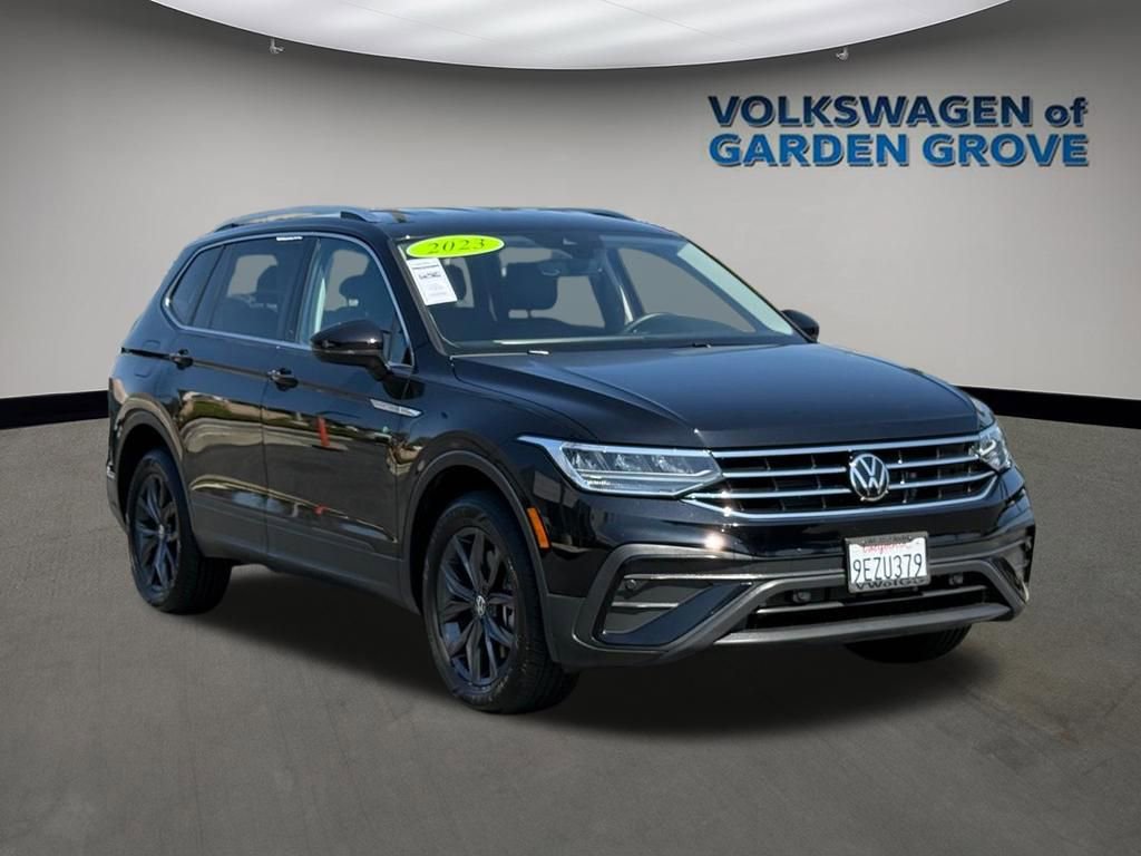 Used 2023 Volkswagen Tiguan SE image 2