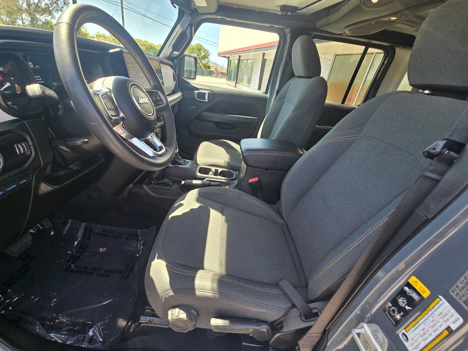 Used 2024 Jeep Wrangler Unlimited Sahara AWD/4WD image 21