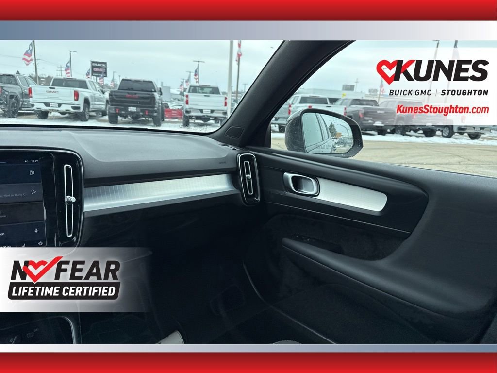 Used 2024 Volvo XC40 B5 Core image 41