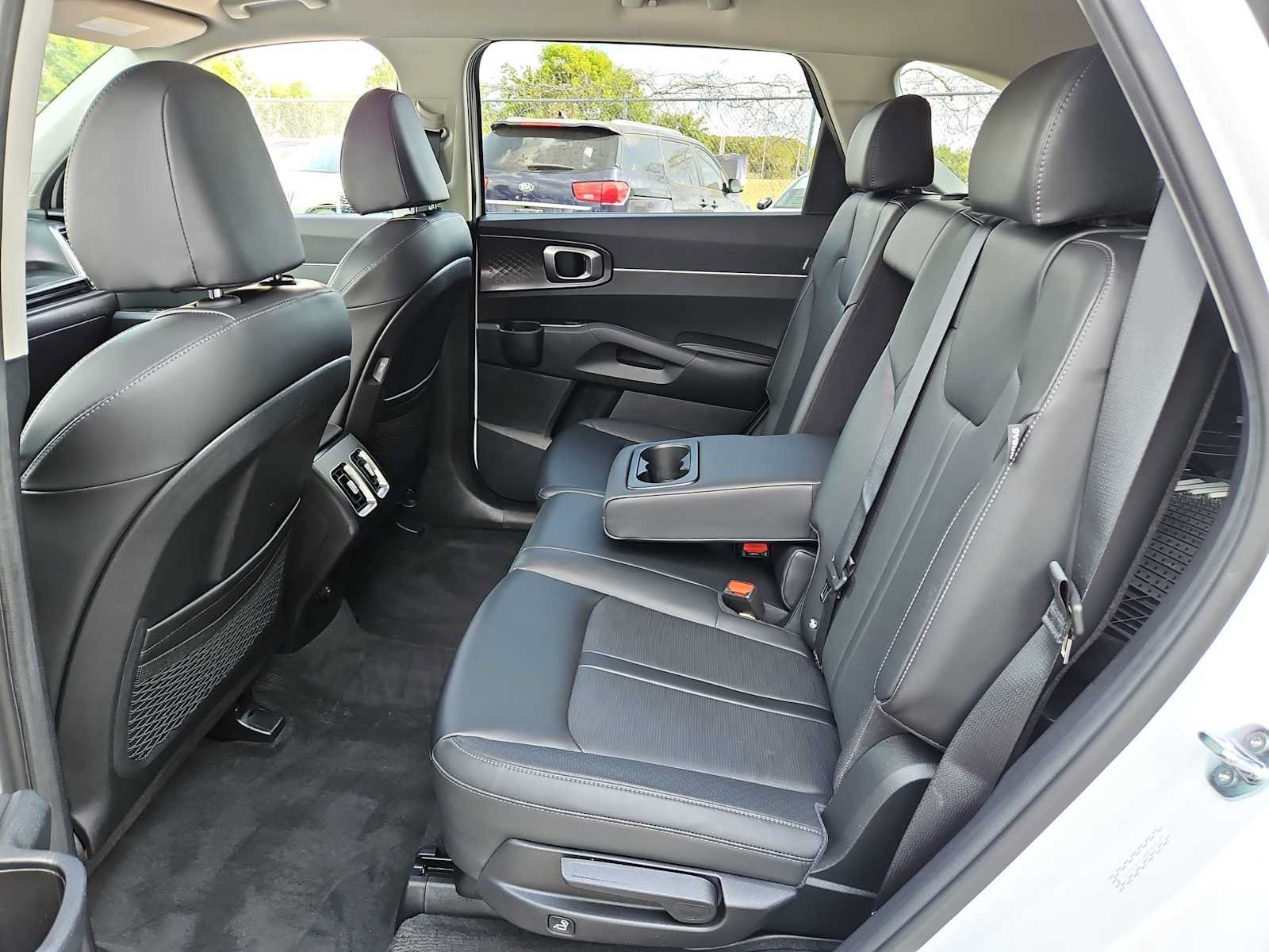 Certified 2025 Kia Sorento S FWD image 17