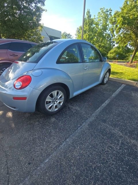 Used 2009 Volkswagen Beetle Coupe FWD image 3