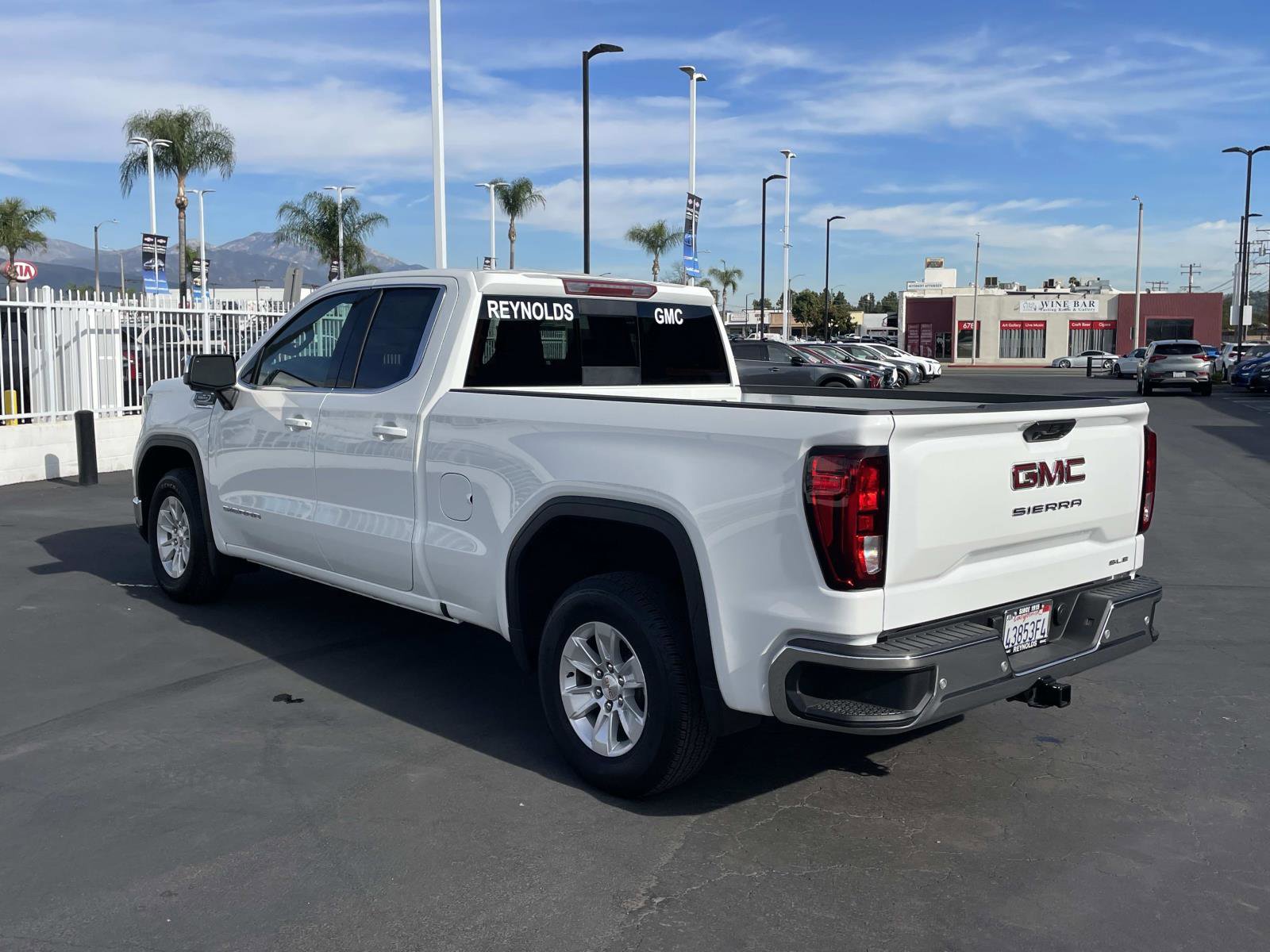 Used 2025 GMC Sierra 1500 SLE w/ Preferred Package image 7