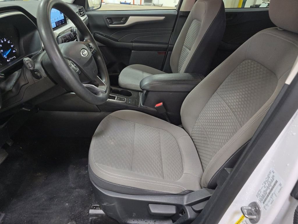 Used 2022 Ford Escape SE FWD image 3
