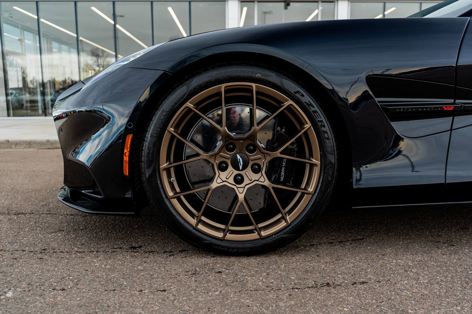 Used 2025 Aston Martin Vanquish V12 image 6