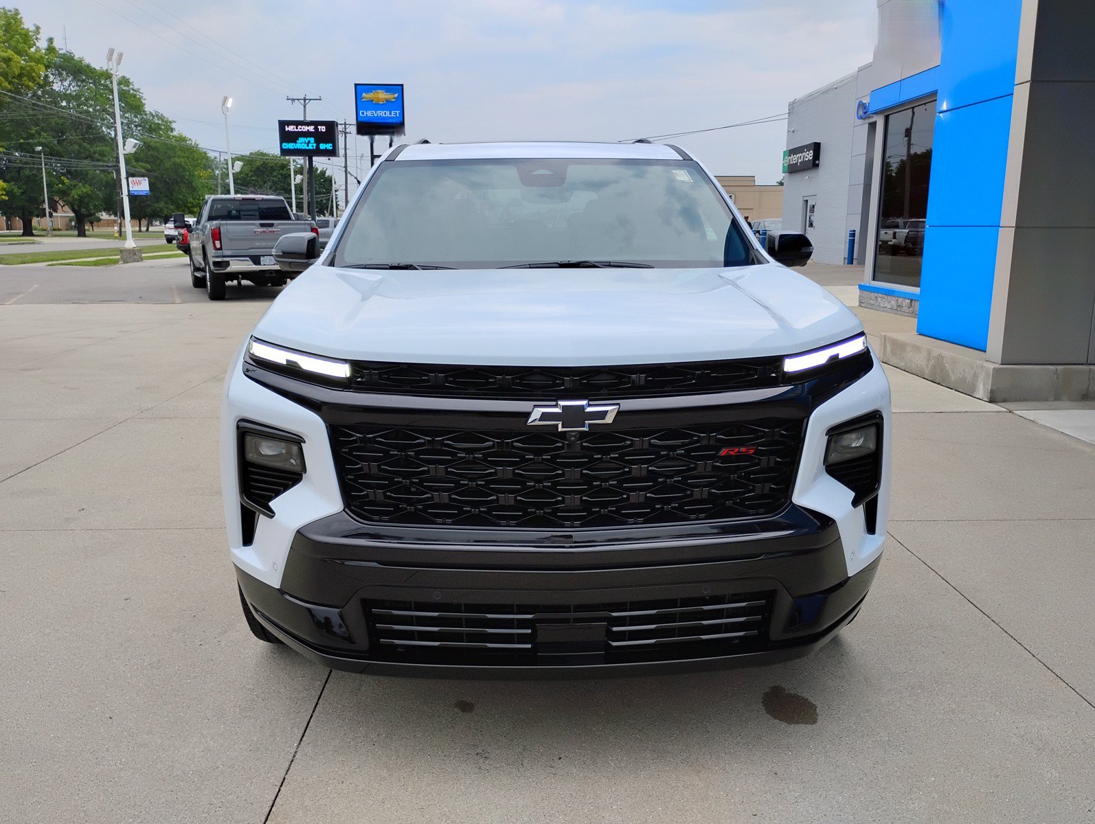 New 2026 Chevrolet Traverse RS FWD image 2