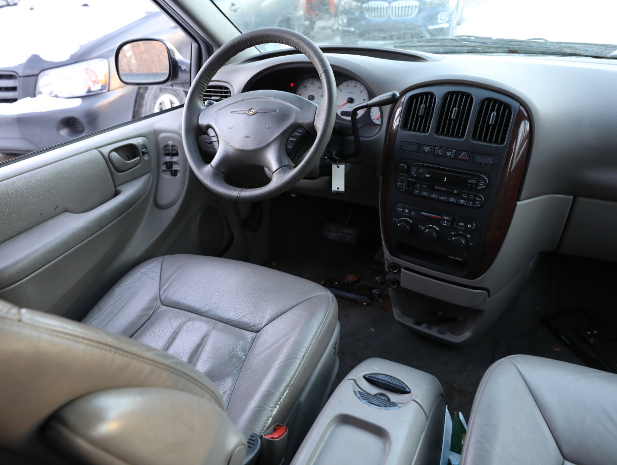 Used 2002 Chrysler Town & Country EX image 14