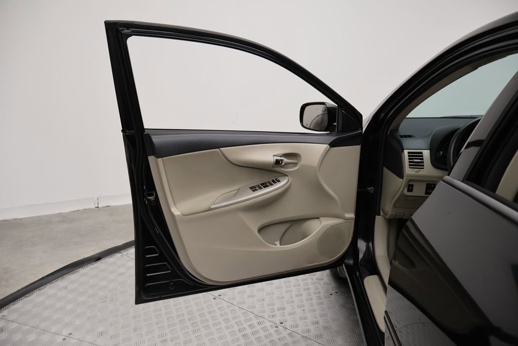 Used 2012 Toyota Corolla LE image 16