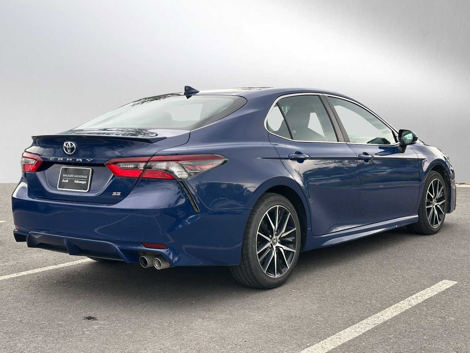 Used 2024 Toyota Camry SE image 3