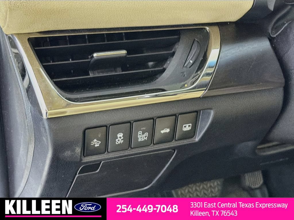 Used 2018 Toyota Avalon Limited w/ Carpet Mat Package FWD image 9