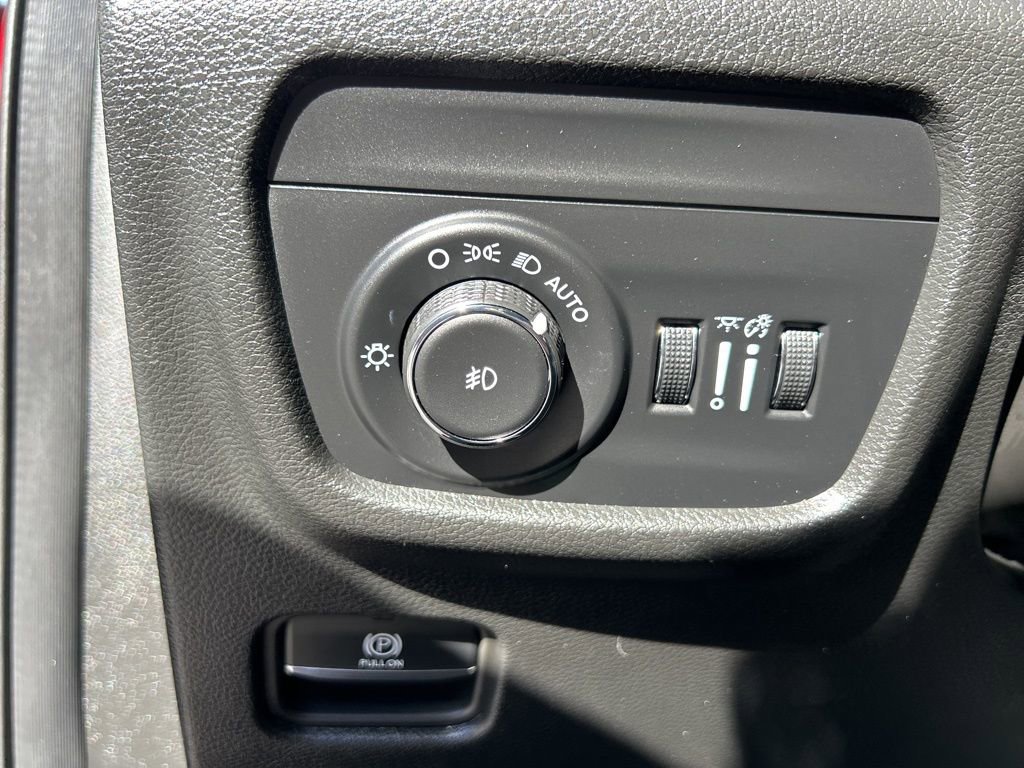 Used 2025 Jeep Grand Cherokee L Limited w/ Black Appearance Package image 14