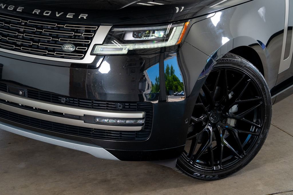 Used 2022 Land Rover Range Rover SE AWD/4WD image 3