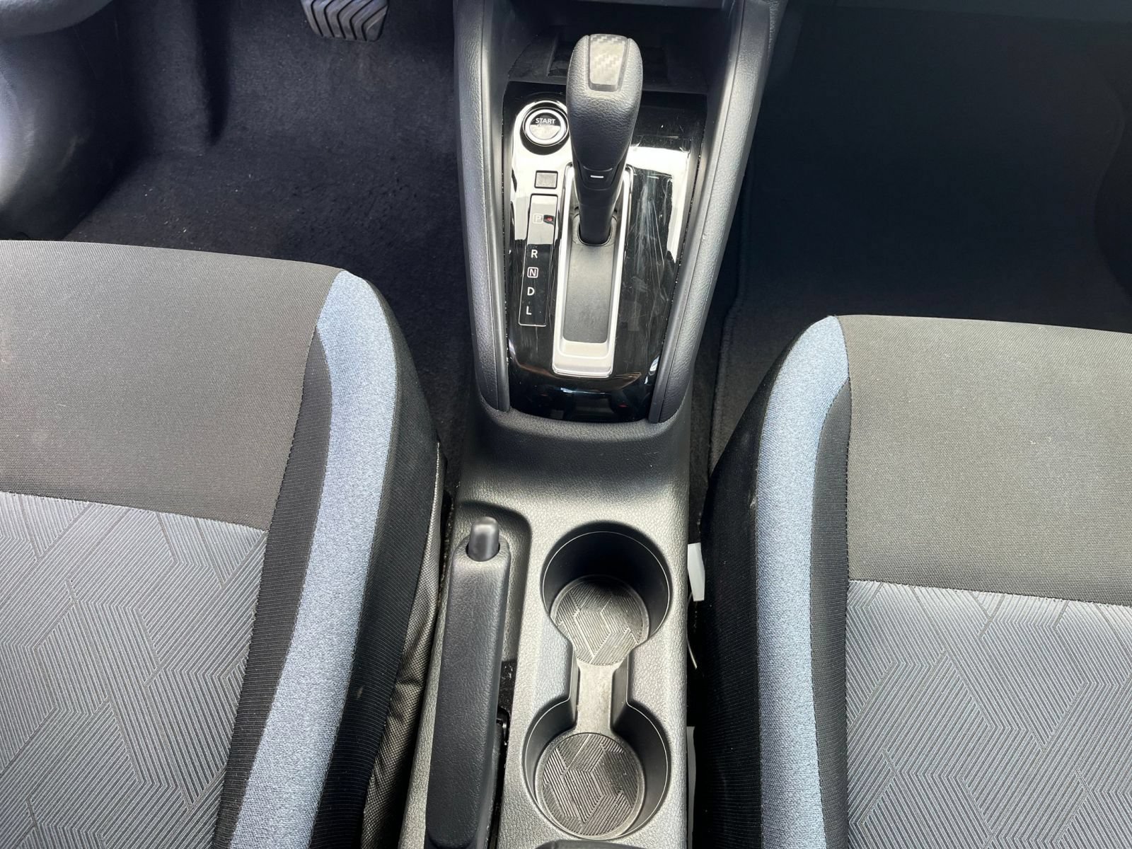 Used 2025 Nissan Versa SV FWD image 41