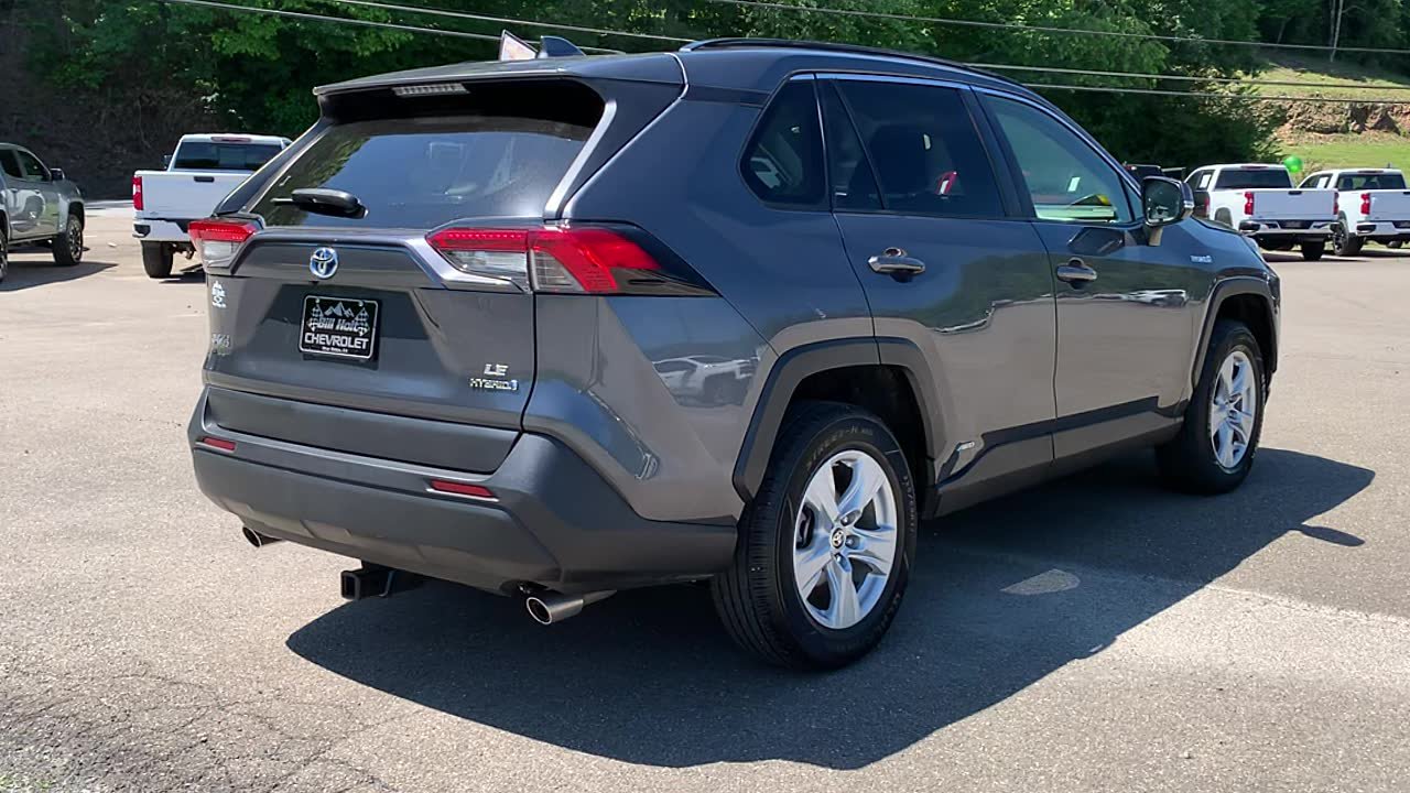 Used 2020 Toyota RAV4 LE w/ Carpet Mat Package AWD/4WD image 7