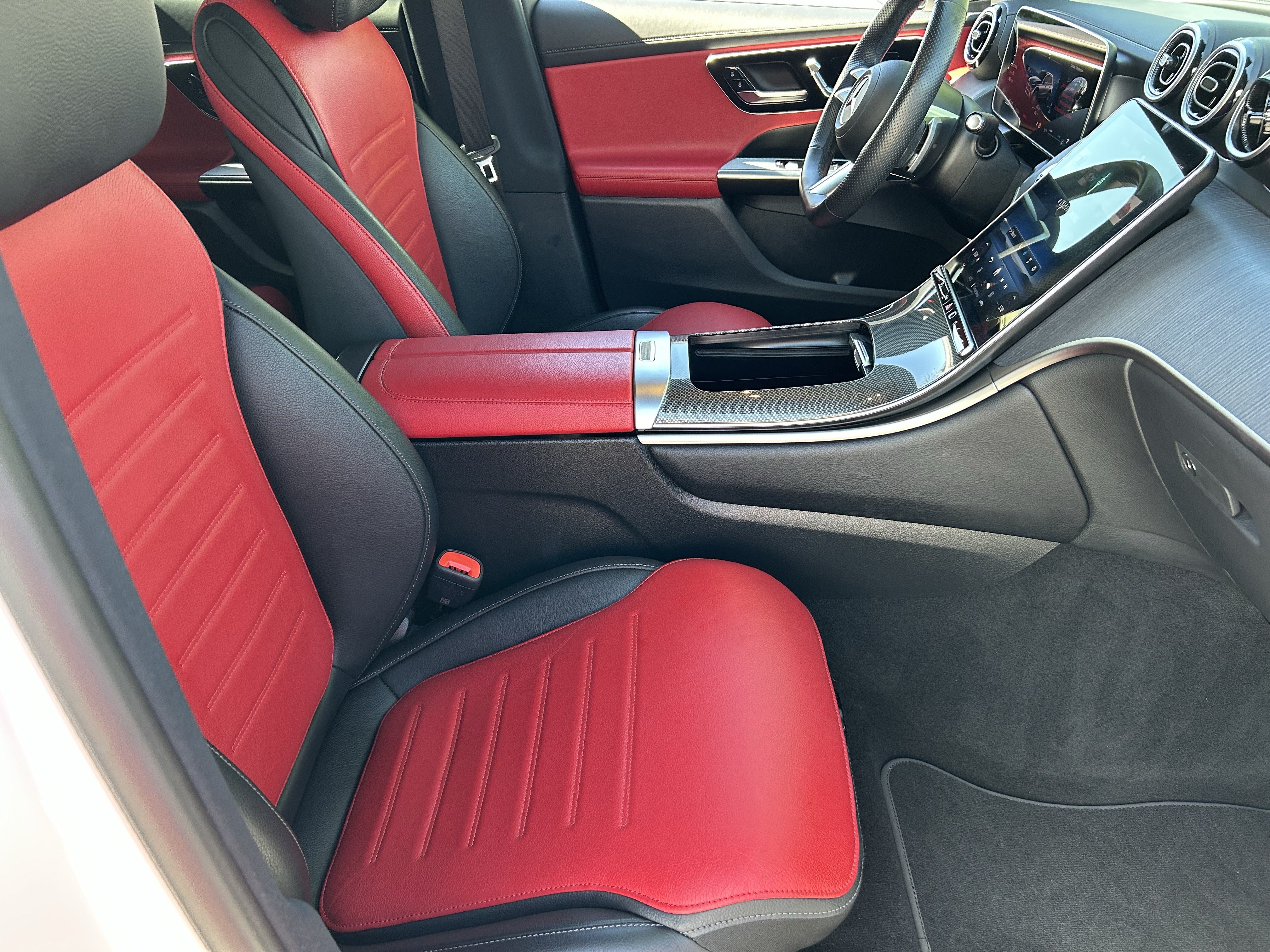 Used 2025 Mercedes-Benz GLC 300 image 9