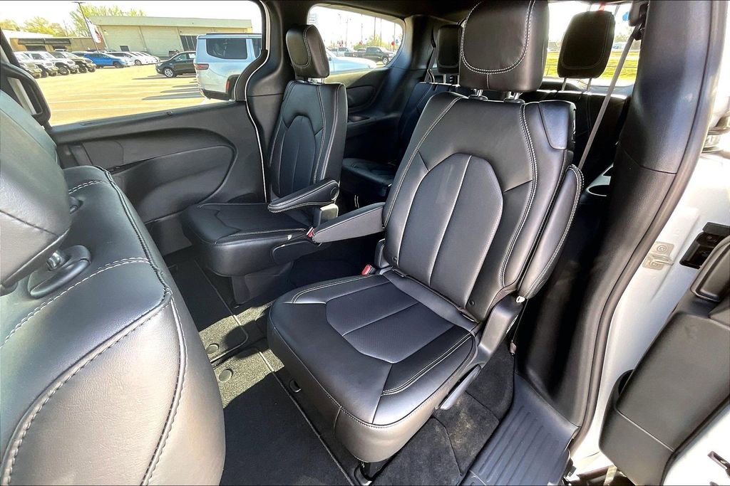 New 2026 Chrysler Pacifica Select FWD image 10