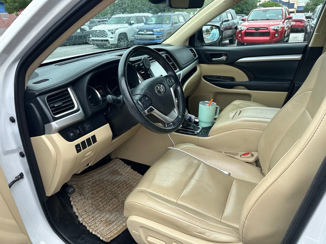 Used 2017 Toyota Highlander XLE FWD image 4