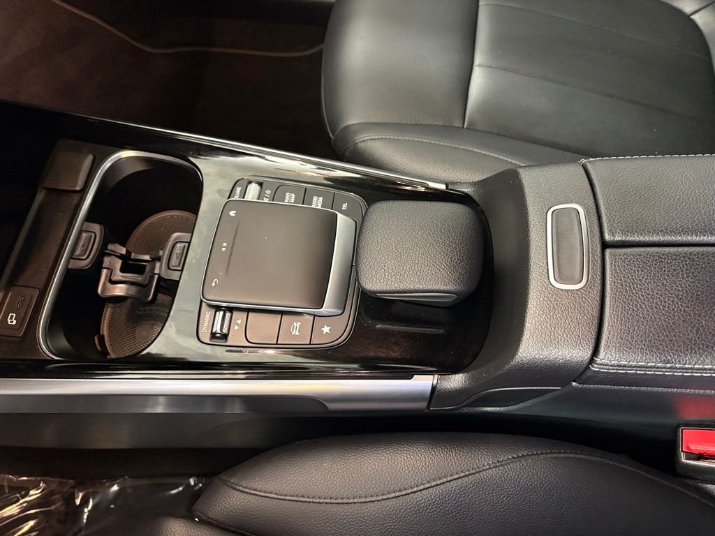 Used 2022 Mercedes-Benz GLB 250 image 32