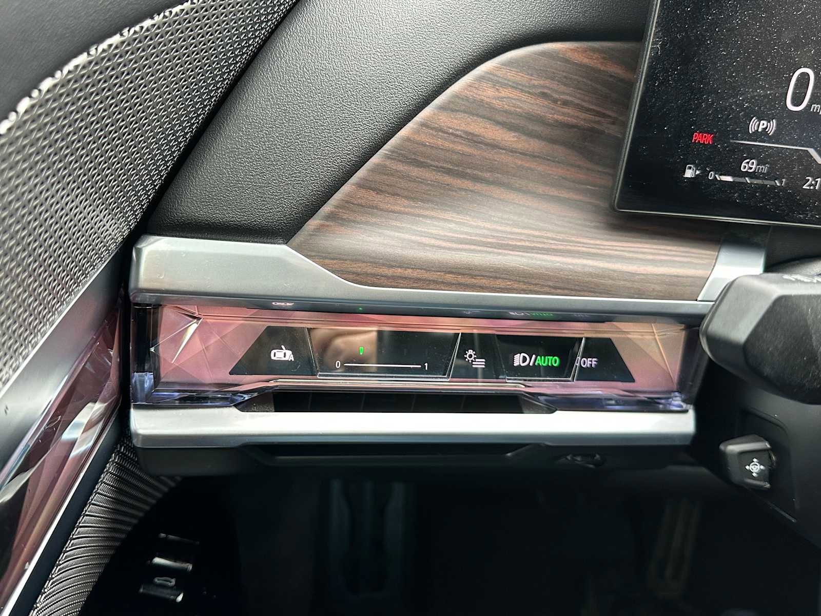 Used 2023 BMW 760i xDrive image 36