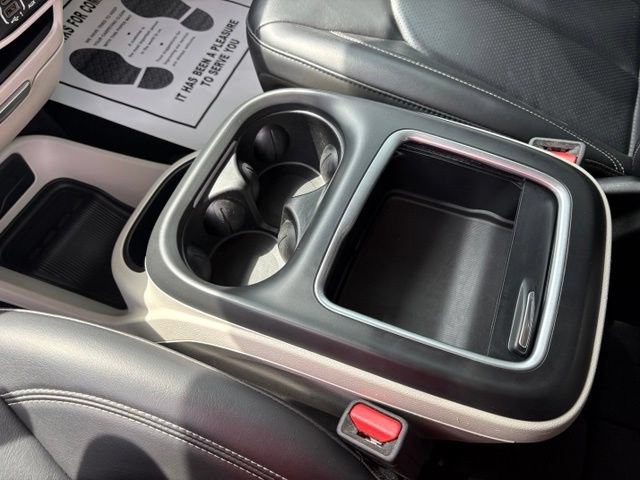 Used 2023 Chrysler Pacifica Touring-L FWD image 20