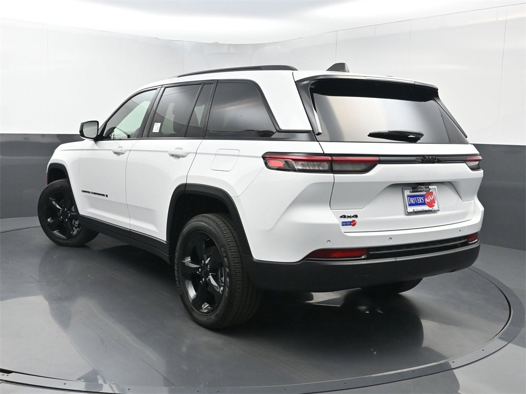 Used 2023 Jeep Grand Cherokee Altitude image 25