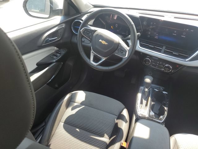 Used 2025 Chevrolet Trax LT w/ LT Convenience Package FWD image 14