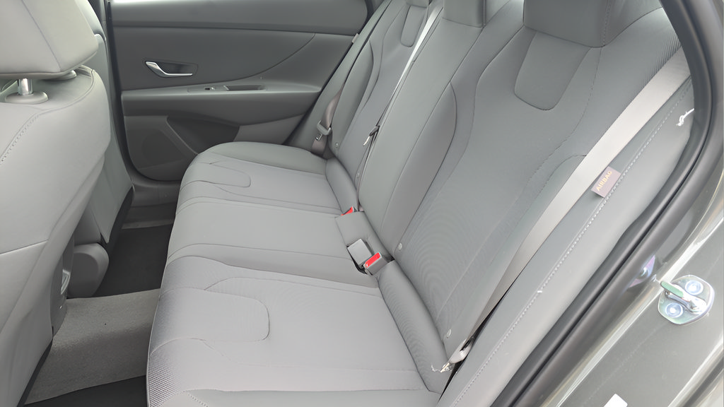 New 2026 Hyundai Elantra SE FWD image 27