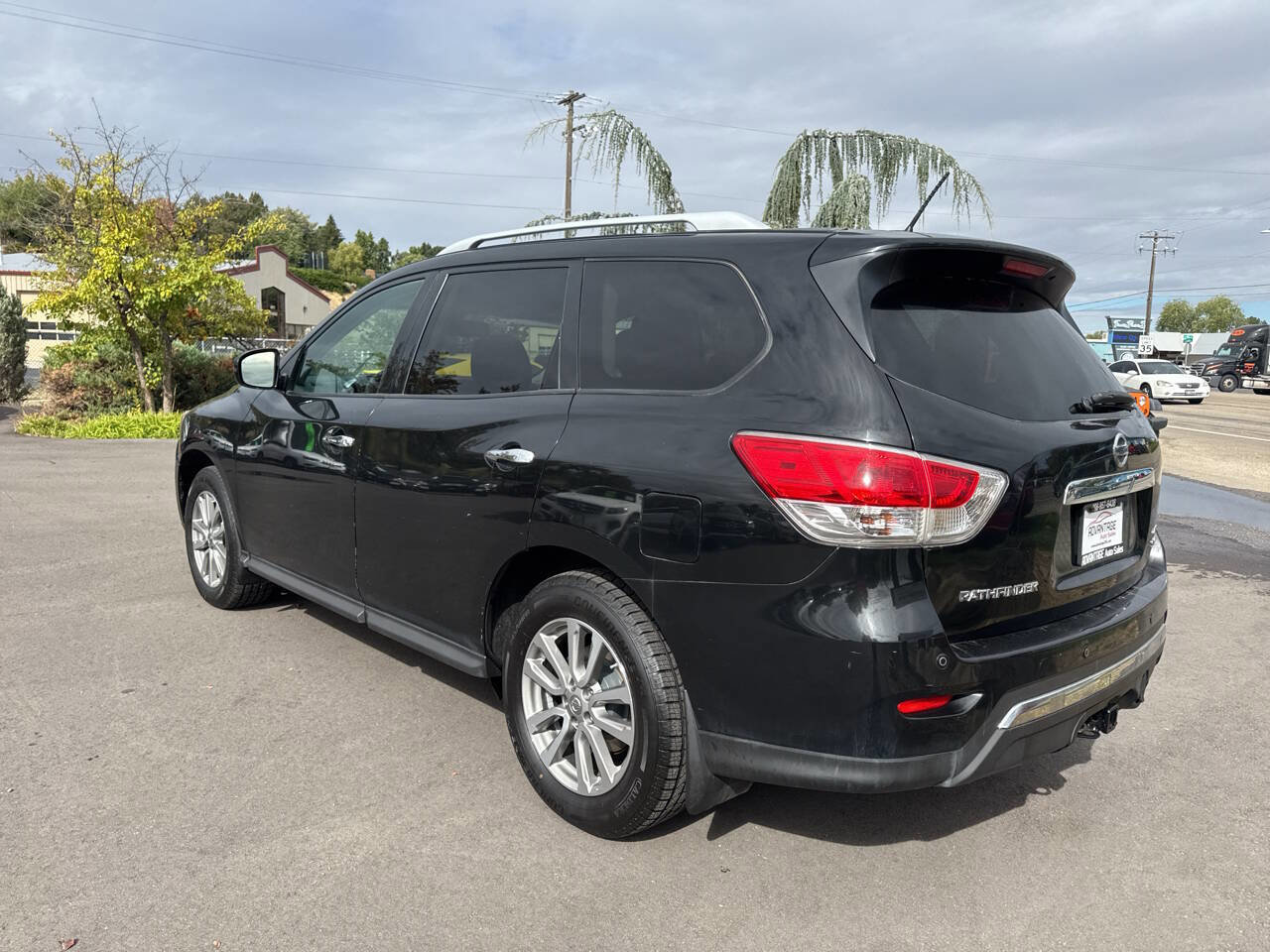 Used 2016 Nissan Pathfinder SV w/ SV Cold Weather Package image 5