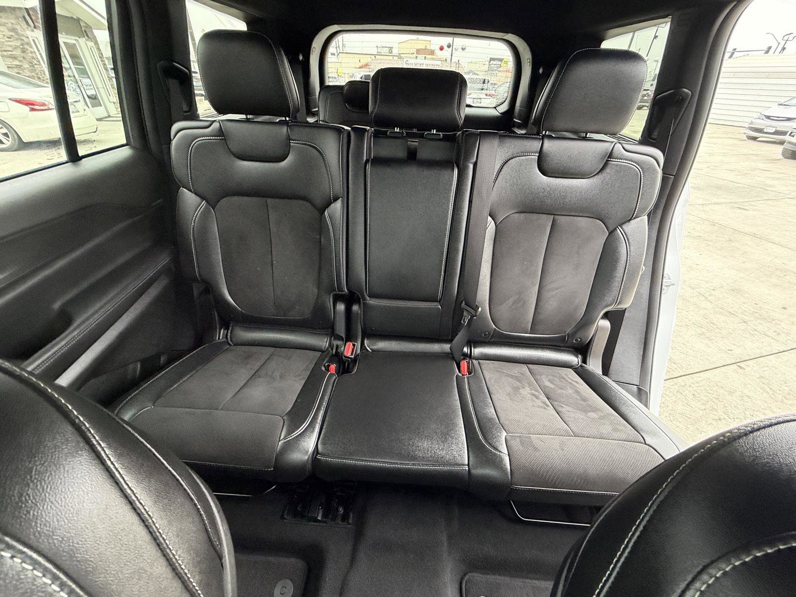 Used 2024 Jeep Grand Cherokee L Laredo image 15