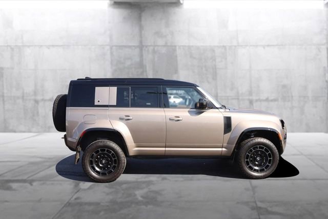 Used 2025 Land Rover Defender 110 image 5