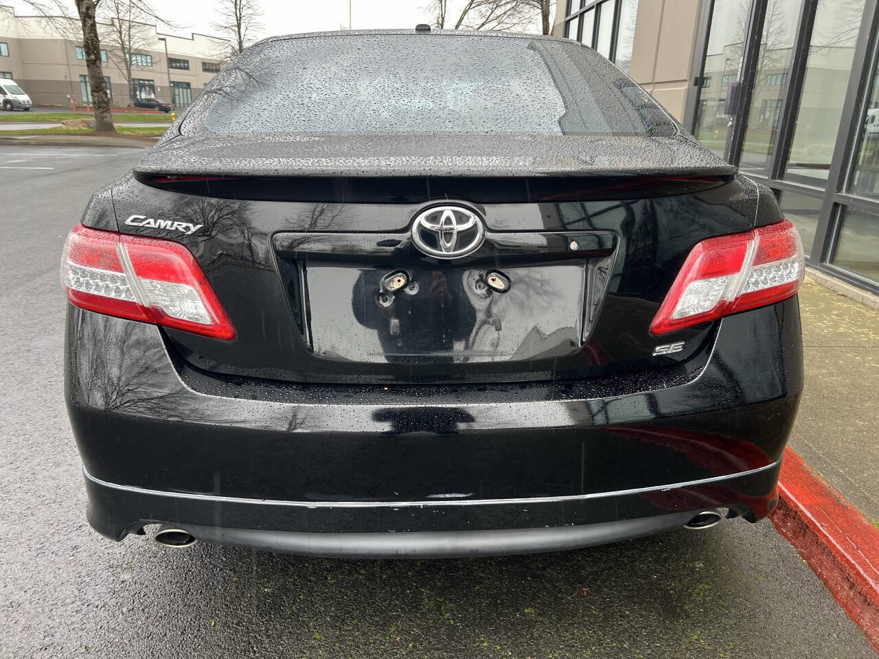 Used 2011 Toyota Camry SE w/ Sport Leather Pkg FWD image 4