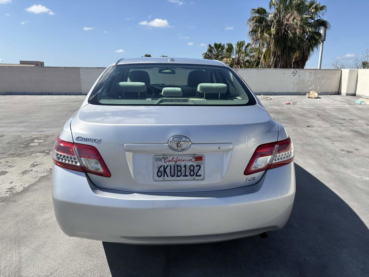 Used 2010 Toyota Camry LE FWD image 13