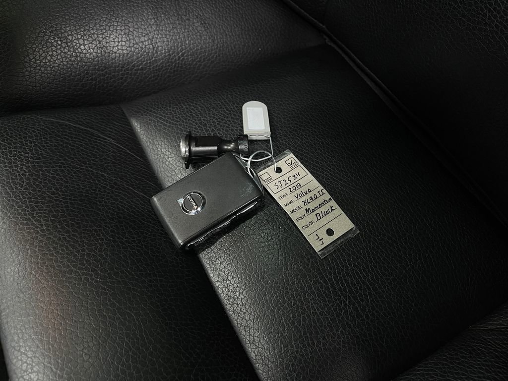Used 2019 Volvo XC90 T5 Momentum w/ Protection Package Premier image 40