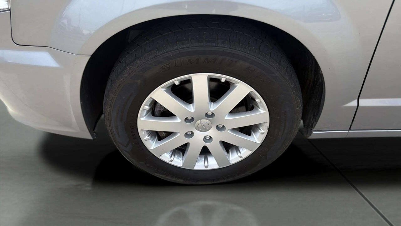 Used 2016 Chrysler Town & Country Touring w/ Driver Convenience Group FWD image 26