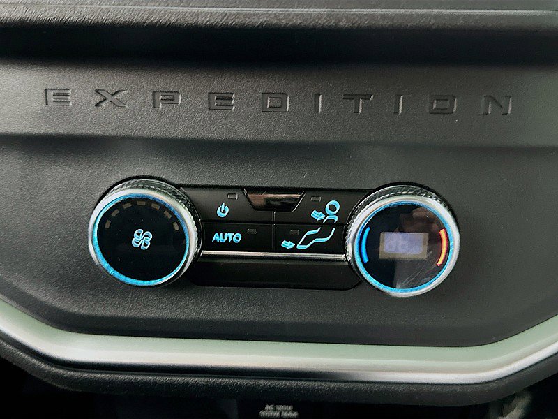 New 2025 Ford Expedition Active image 19