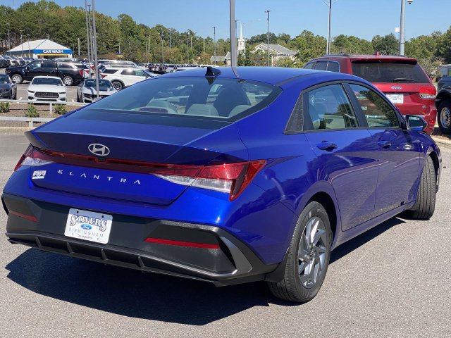Used 2024 Hyundai Elantra SEL FWD image 3