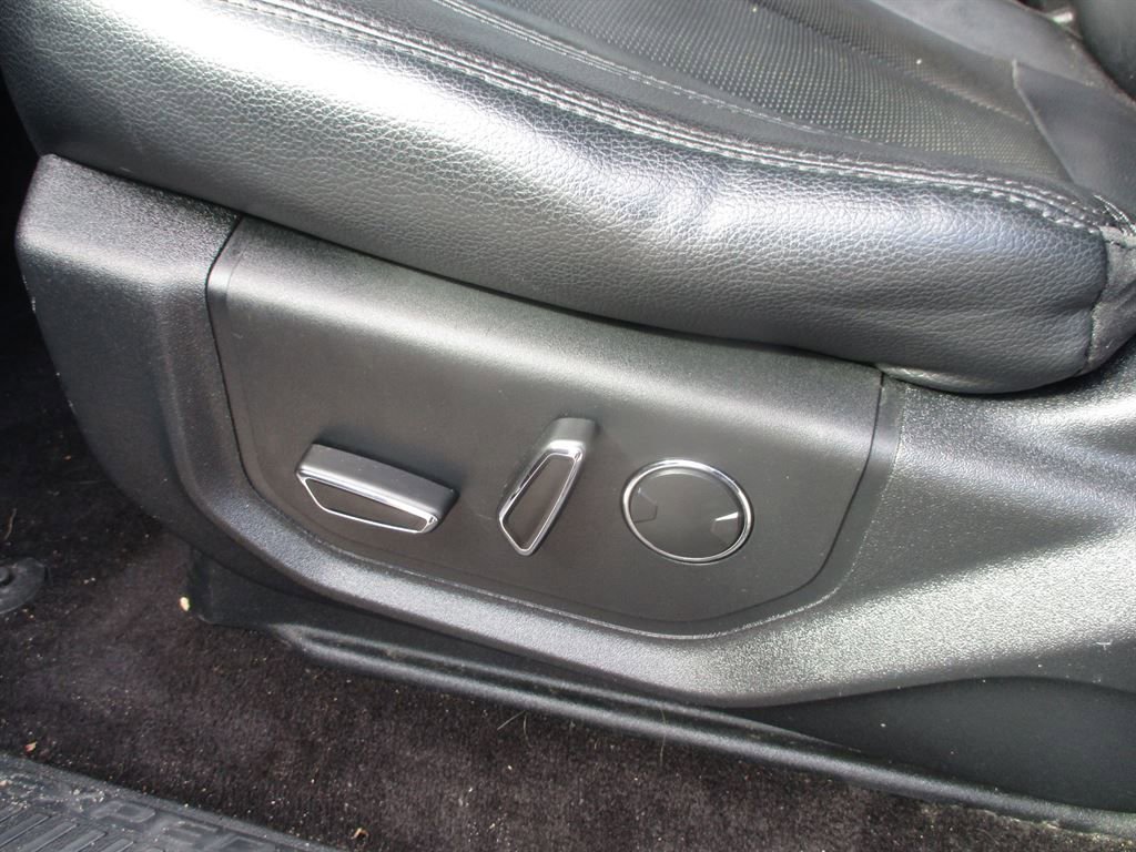 Used 2018 Ford Expedition XLT w/ Equipment Group 202A RWD image 13