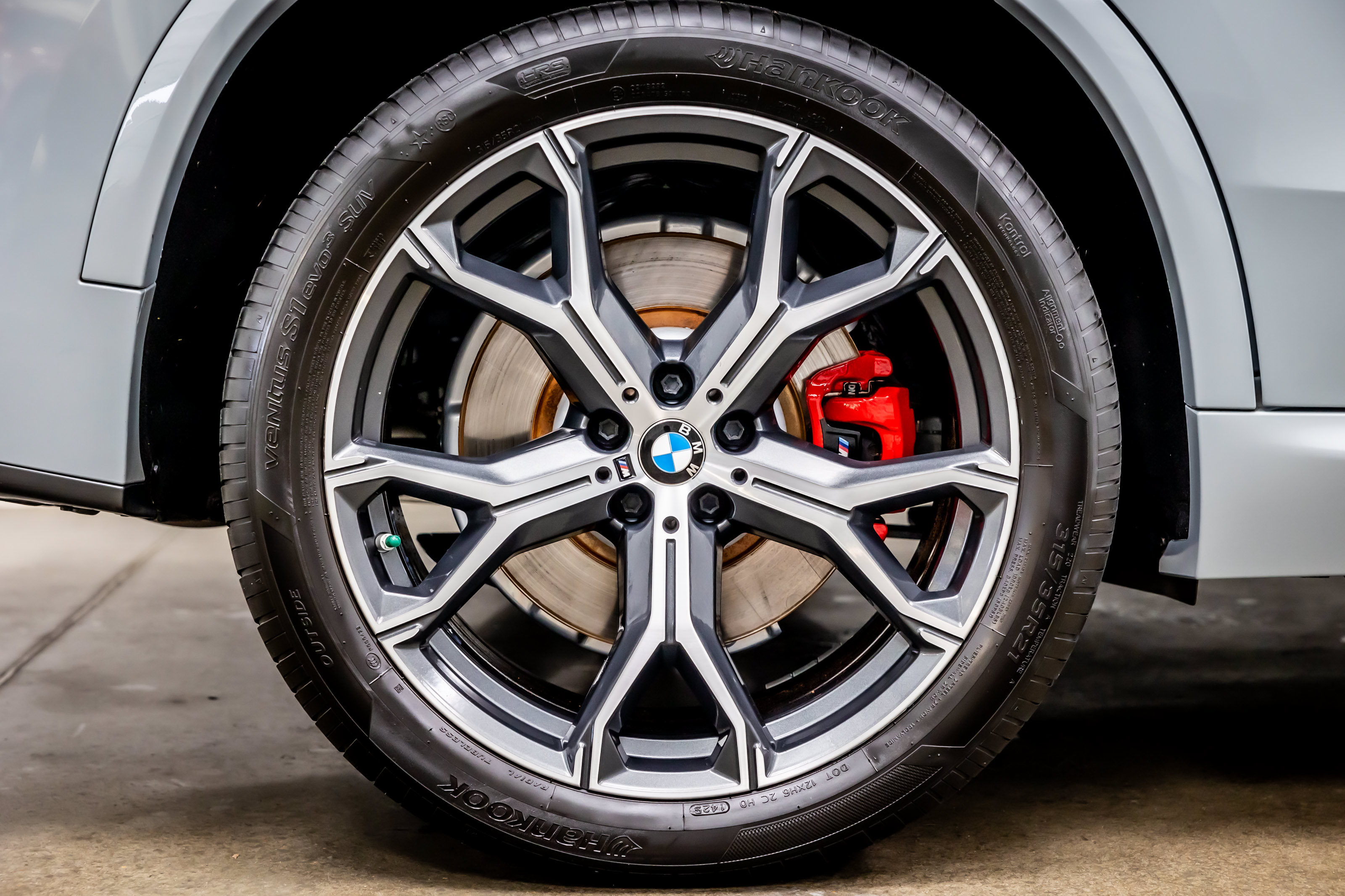 Used 2024 BMW X5 M60i AWD/4WD image 40
