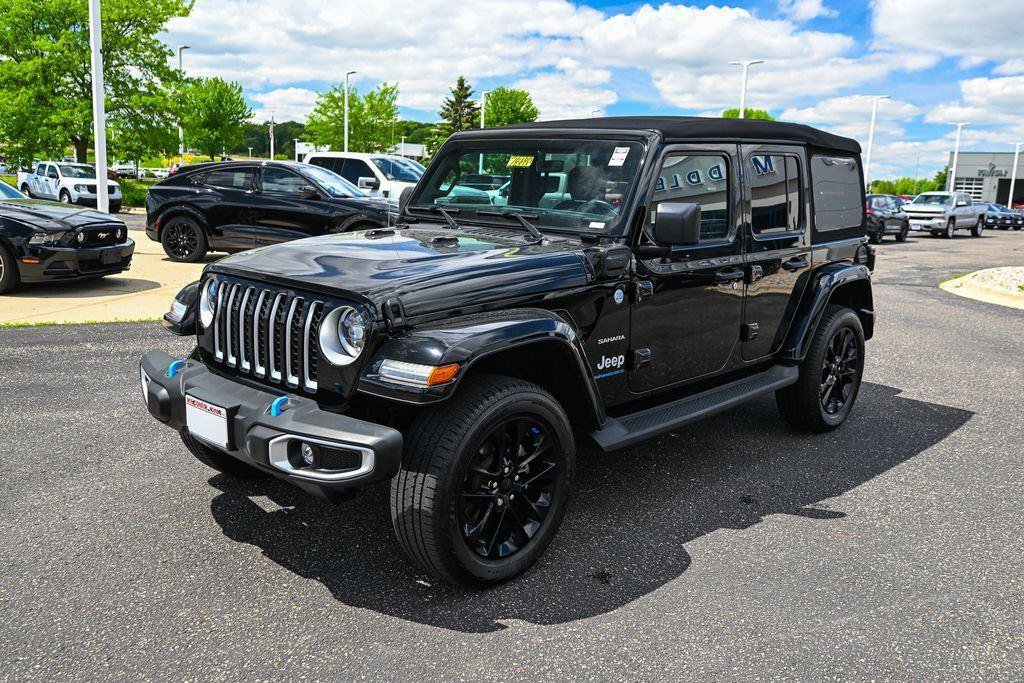 Used 2023 Jeep Wrangler Unlimited Sahara w/ Cold Weather Group AWD/4WD image 9
